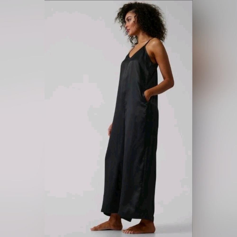 NWOT Athleta Women's Calm Cool Sleep Romper in Black Sz S - Picture 2 of 3